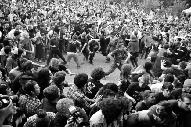 mosh pit meaning